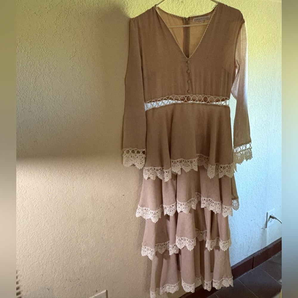 Endless Rose Cream Maxi Dress with Elegant Design - Picture 3 of 8